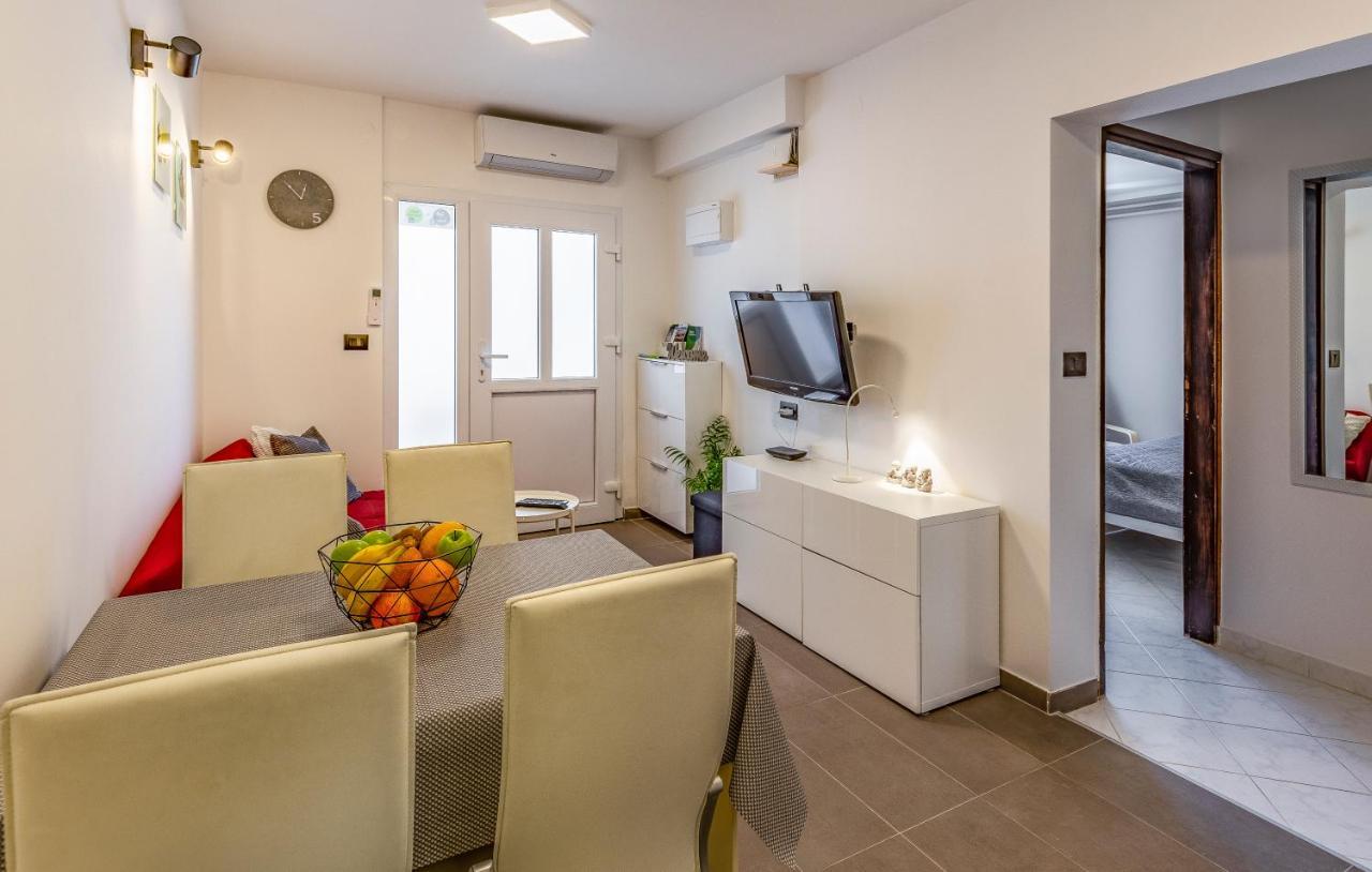 Apartment Mar Pjescana Uvala